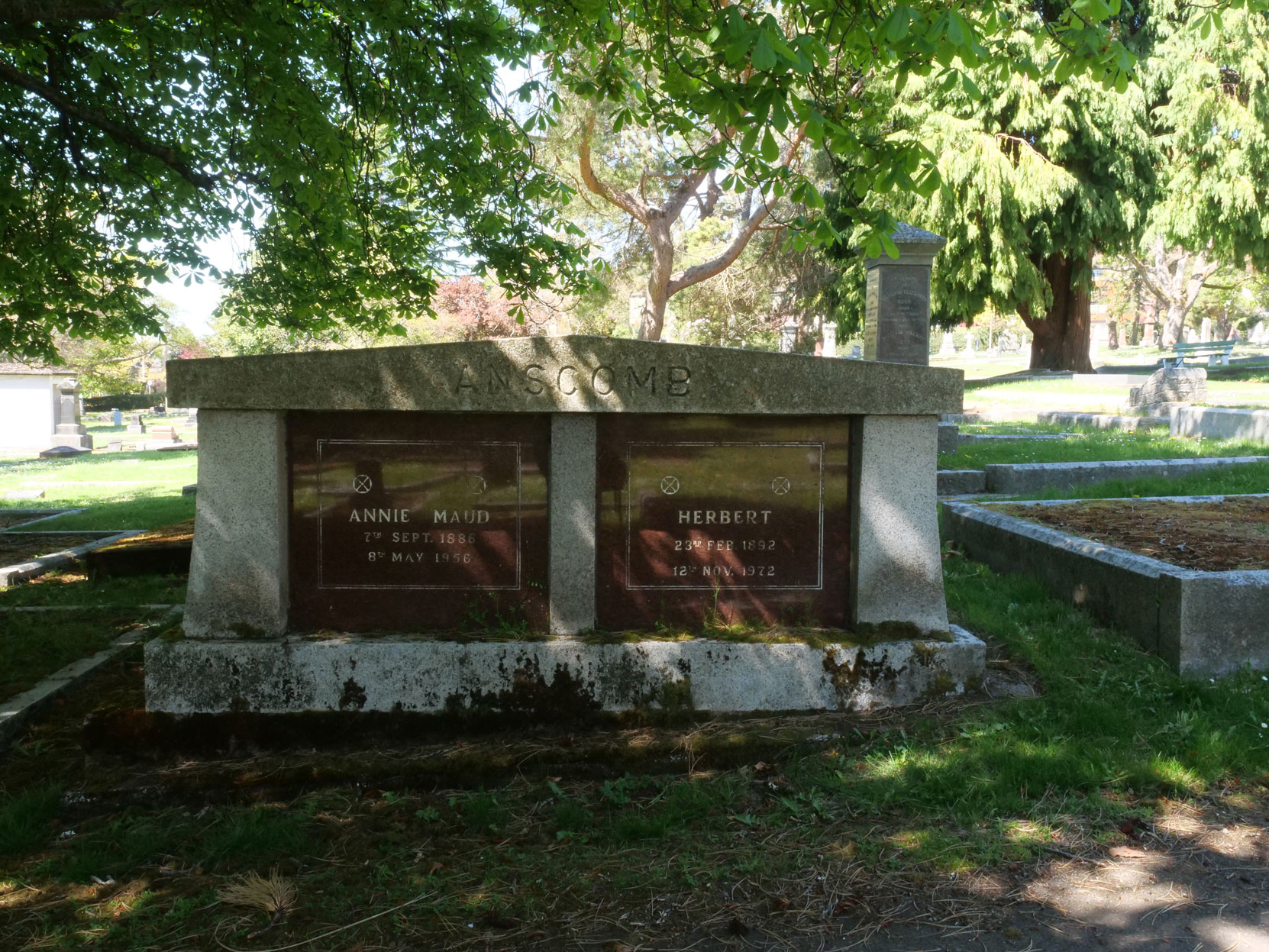 The grave of Herbert Anscomb in Ross Bay Cemetery [photo: Vancouver & Quadra Lodge No. 2 Historian]