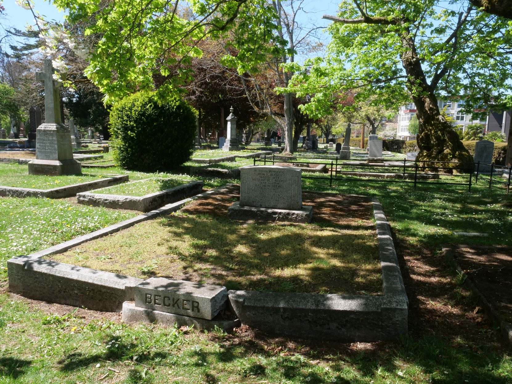 The grave of John Frederick Becker in Ross Bay Cemetery, Victoria, B.C. [photo: Vancouver & Quadra Lodge No. 2 Historian]