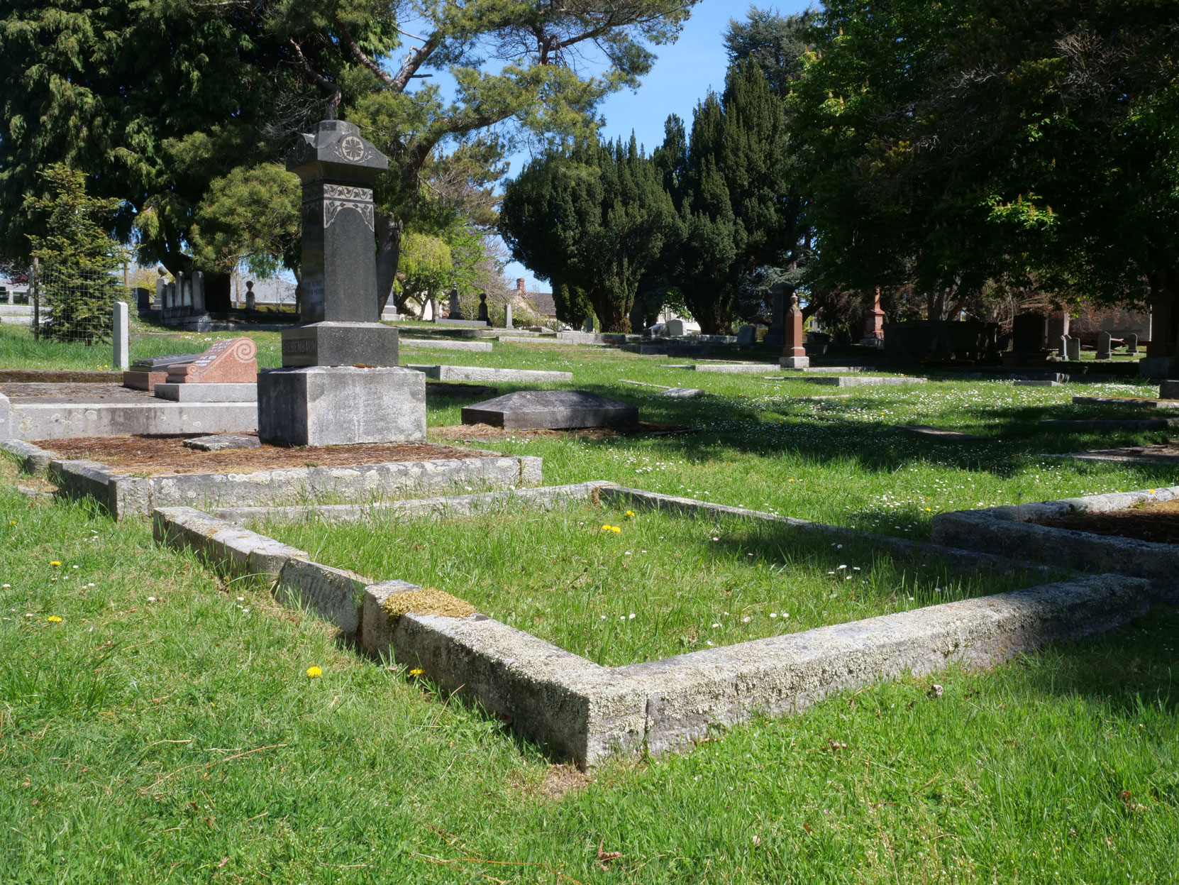 The grave of Simeon Duck (1834-1905), Past Grand Master, in Ross Bay Cemetery, Victoria, B.C. [Photo: Vancouver & Quadra Lodge No. 2 Historian]