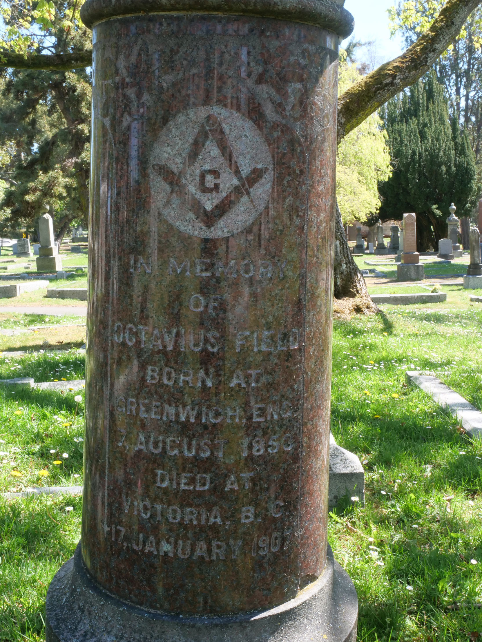 The inscription on the grave of Octavius Field (1853-1907) in Ross Bay Cemetery, Victoria, B.C. [photo: Vancouver & Quadra Lodge No. 2 Historian]