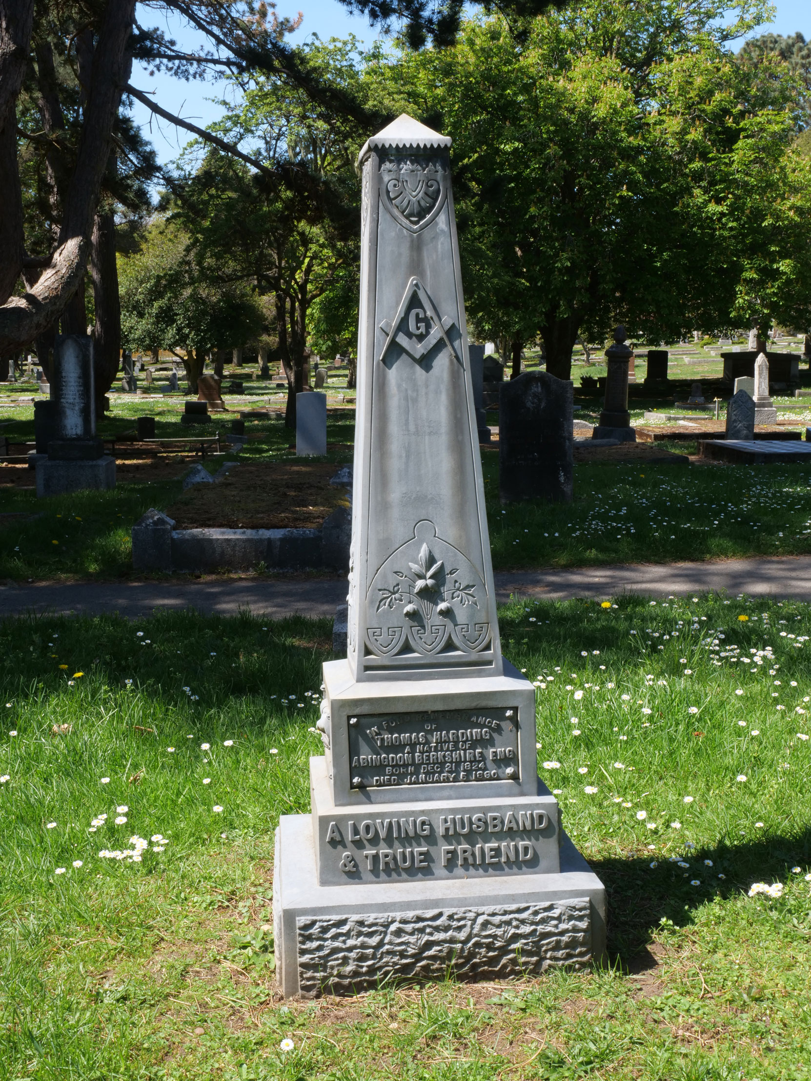 The grave of Thomas Harding in Ross Bay Cemetery, Victoria, B.C. [photo: Vancouver & Quadra Lodge No. 2 Historian]