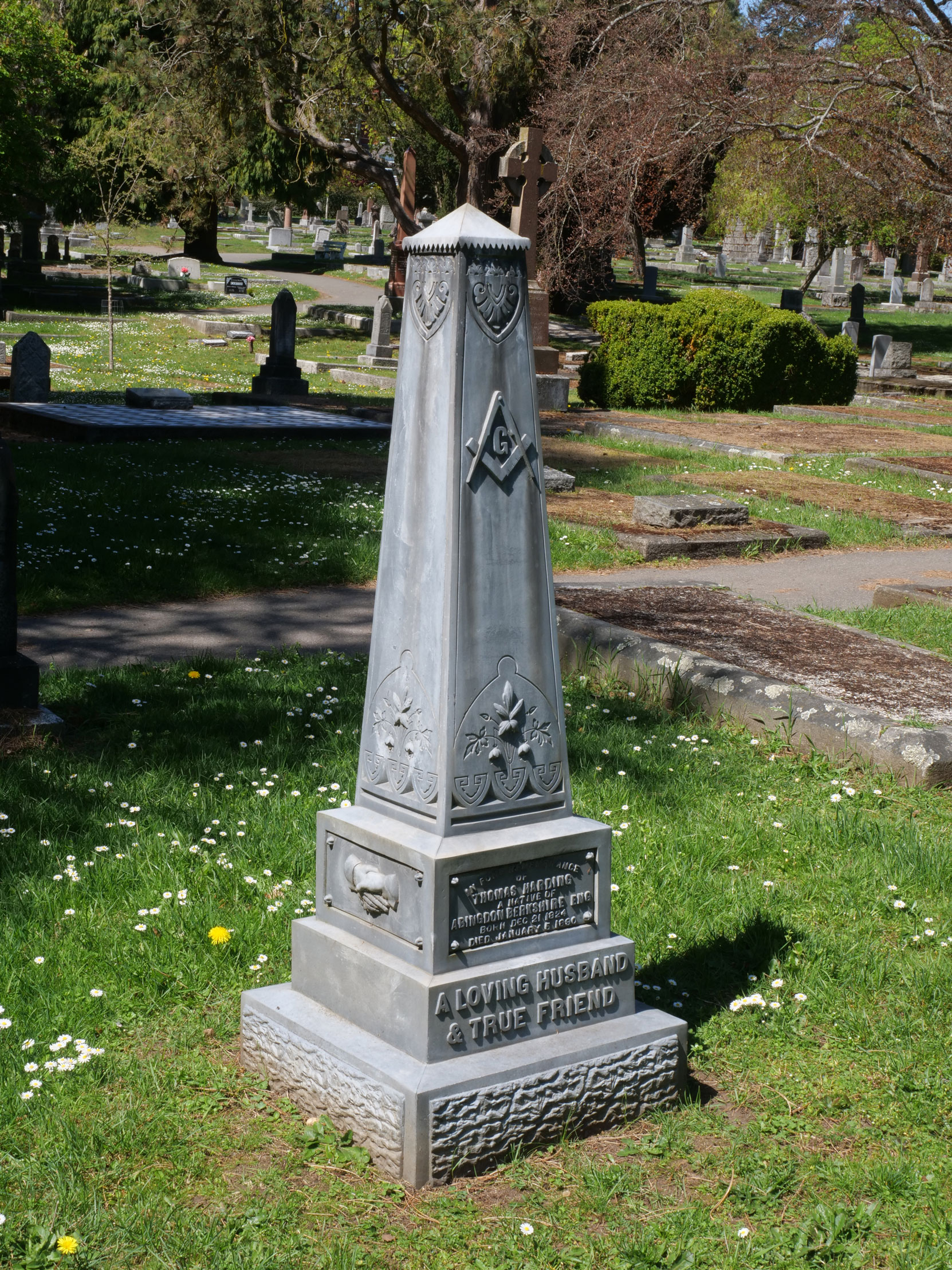 The grave of Thomas Harding in Ross Bay Cemetery, Victoria, B.C. [photo: Vancouver & Quadra Lodge No. 2 Historian]