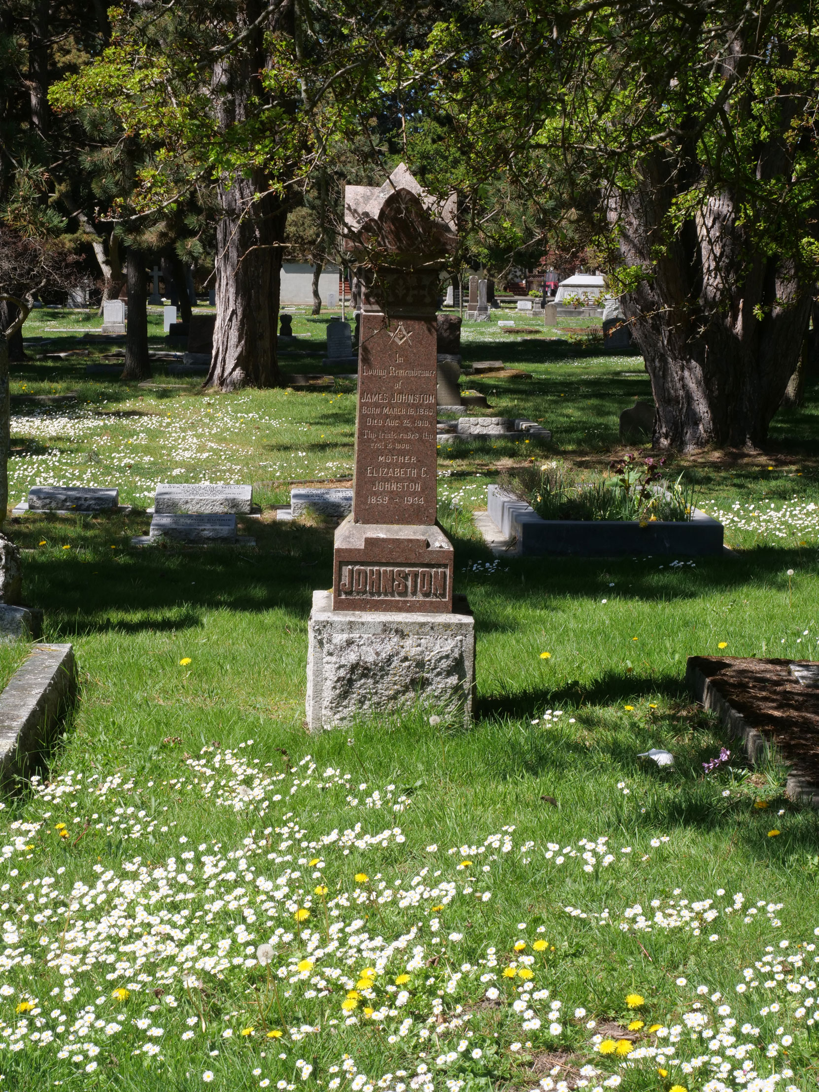 The grave of James Johnston (1860-1910), Ross Bay Cemetery, Victoria, B.C, [photo: Vancouver & Quadra Lodge No. 2 Historian]