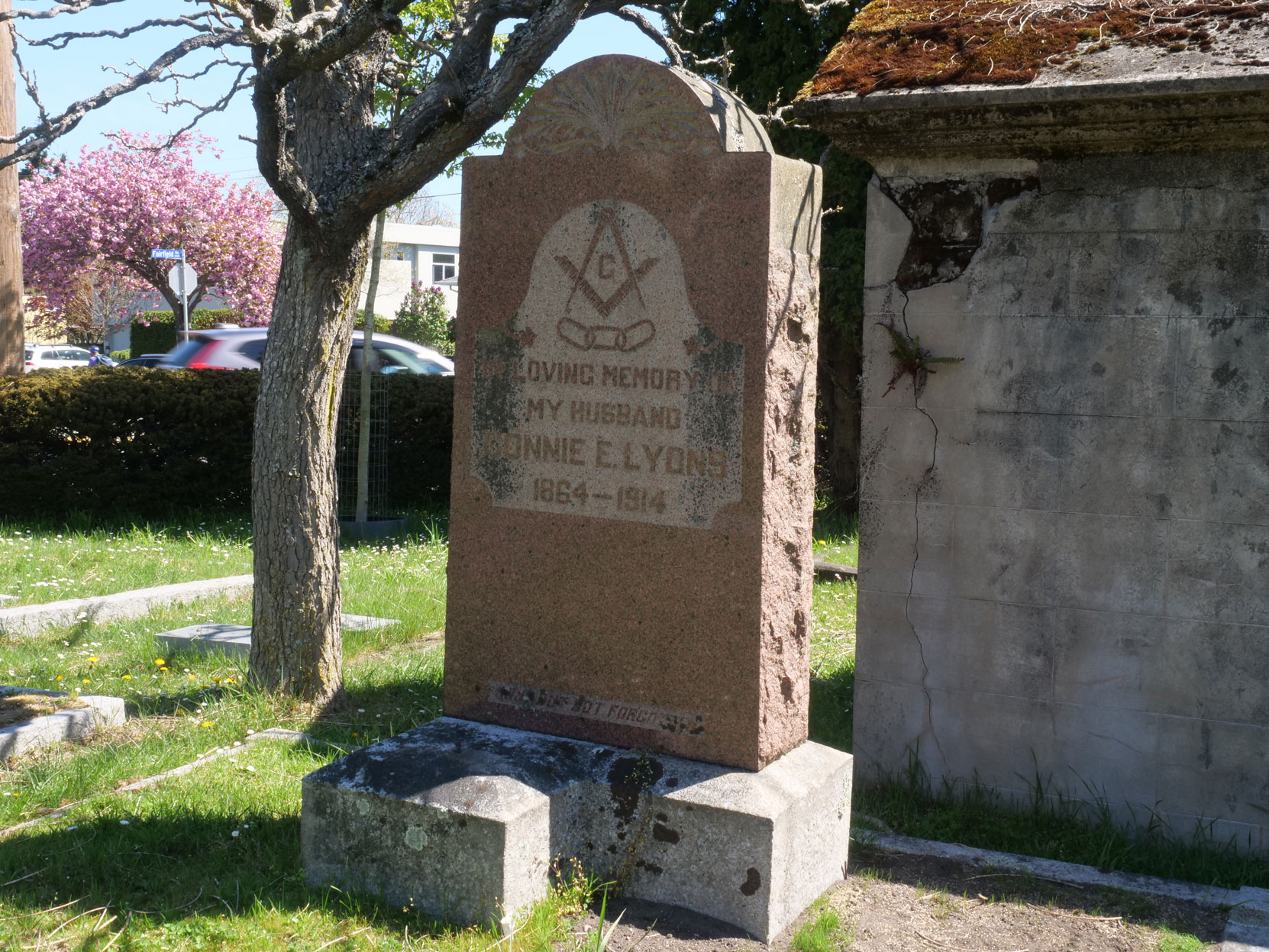 The grave of Connie E. Lyons (1864-1914) in Ross Bay Cemetery, Victoria, B.C. [Photo: Vancouver & Quadra Lodge No. 2 Historian]