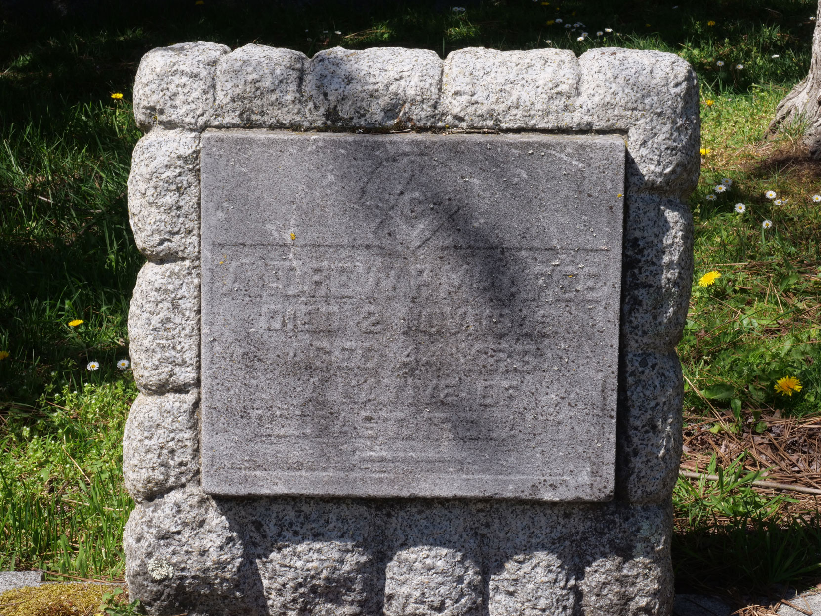 he inscription on the grave of Andrew McAfee (died November 1909, aged 44) in Ross Bay Cemetery, Victoria, B.C. [photo: Vancouver & Quadra Lodge No. 2 Historian]