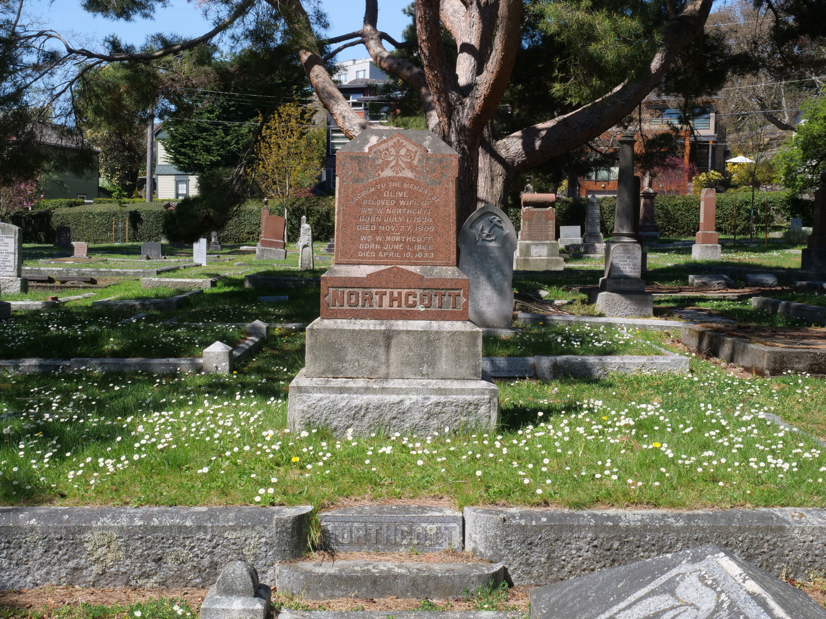 The grave of William Walter Northcott (1846-1923) in Ross Bay Cemetery, Victoria, B.C. [photo: Vancouver & Quadra Lodge No. 2 Historian]