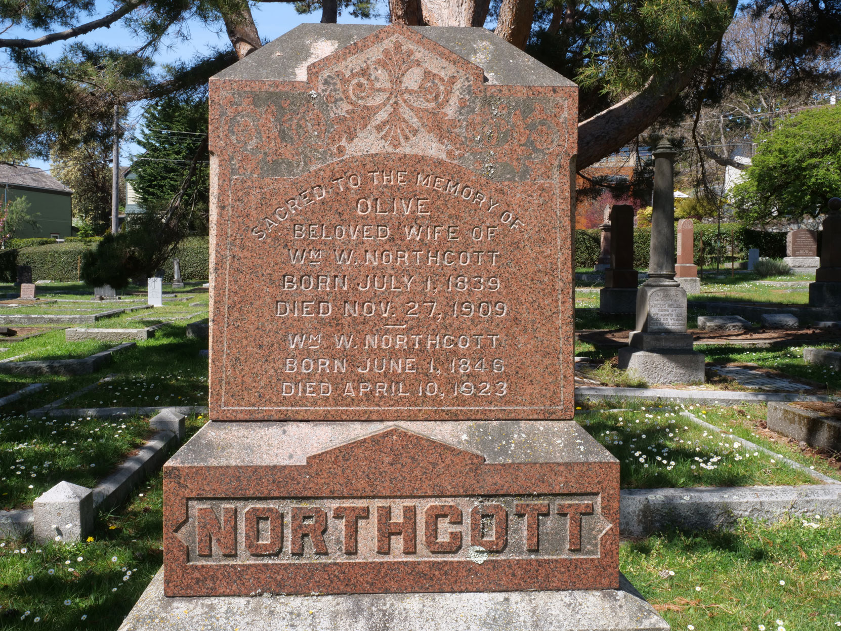 The inscription on the grave of William Walter Northcott (1846-1923) in Ross Bay Cemetery, Victoria, B.C. [photo: Vancouver & Quadra Lodge No. 2 Historian]