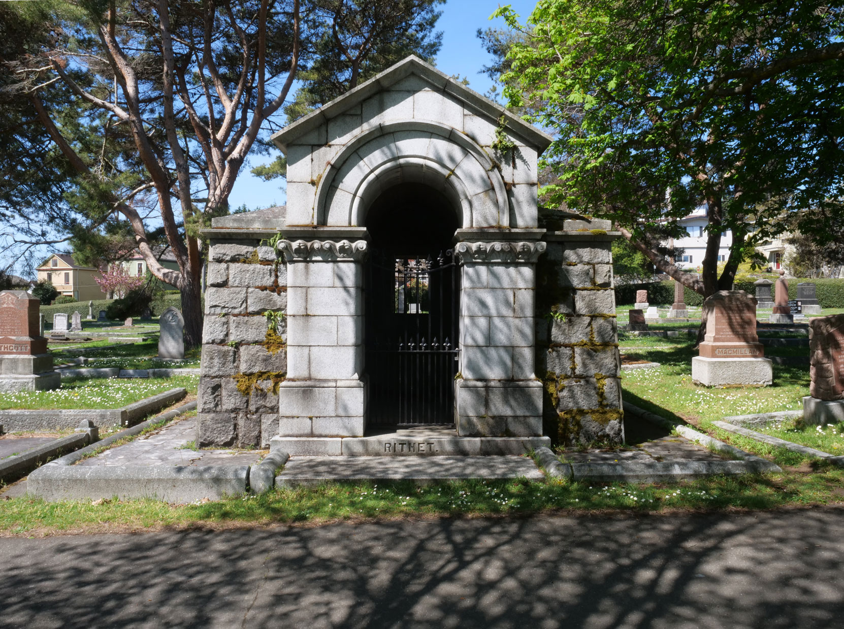 Robert Rithet grave in Ross Bay Cemetery, Victoria, B.C. [Photo by Vancouver & Quadra Lodge No. 2 Historian]