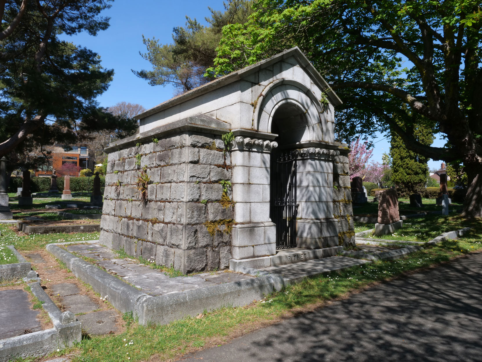 Robert Rithet grave in Ross Bay Cemetery, Victoria, B.C. [Photo by Vancouver & Quadra Lodge No. 2 Historian]