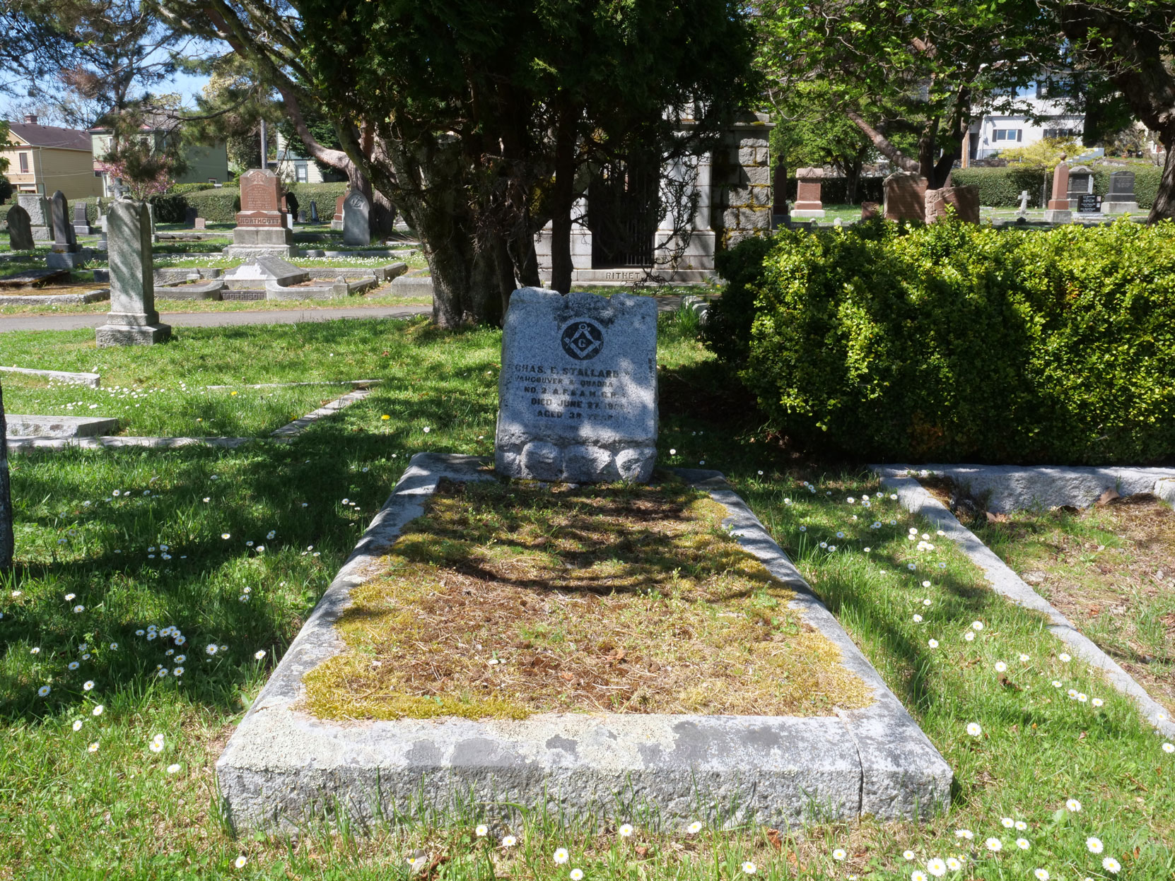 The grave of Charles E. Stallard (died 1900, aged 38) in Ross Bay Cemetery, Victoria, B.C. [photo: Vancouver & Quadra Lodge No. 2 Historian]