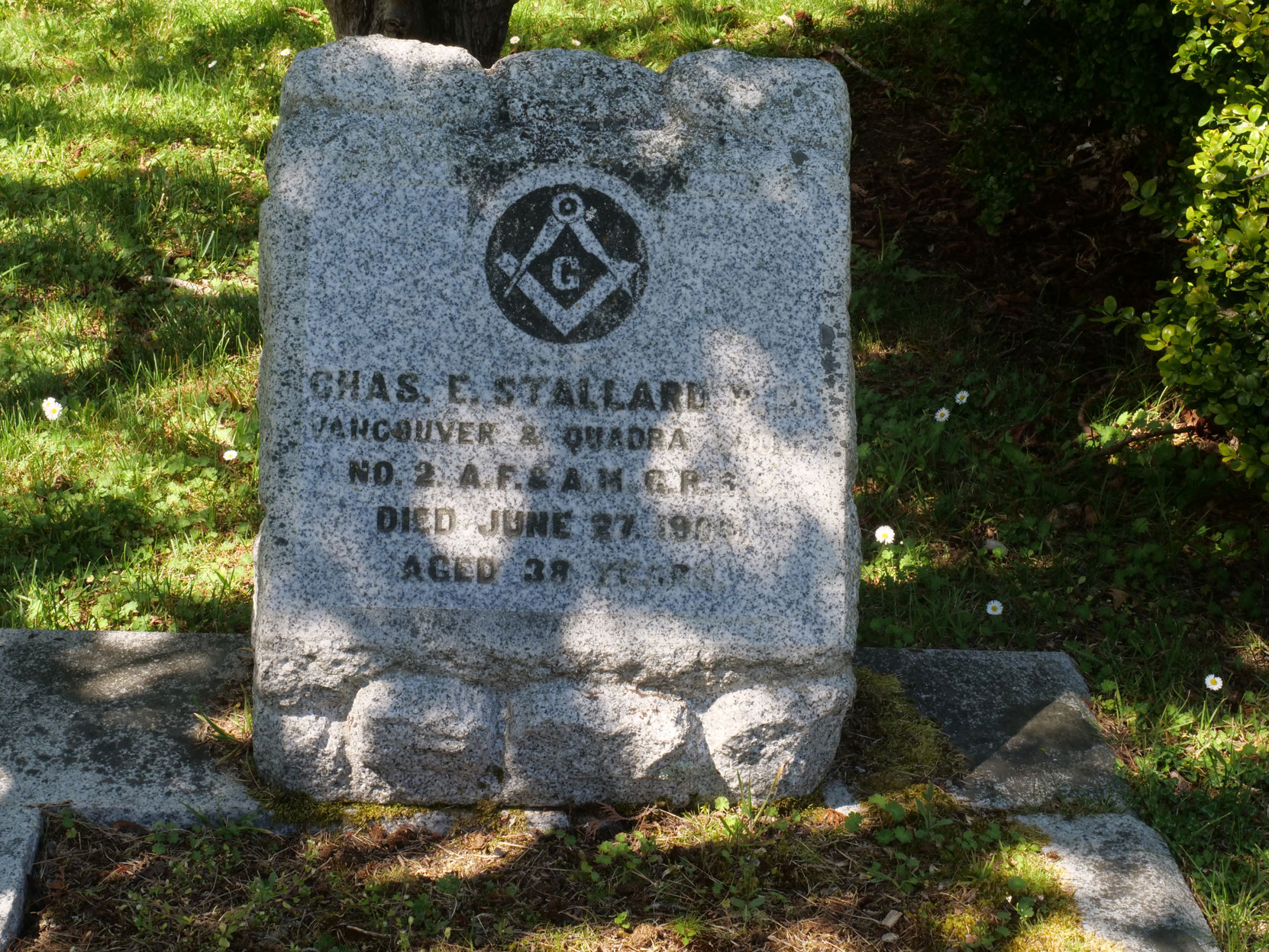 The grave of Charles E. Stallard (died 1900, aged 38) in Ross Bay Cemetery, Victoria, B.C. [photo: Vancouver & Quadra Lodge No. 2 Historian]