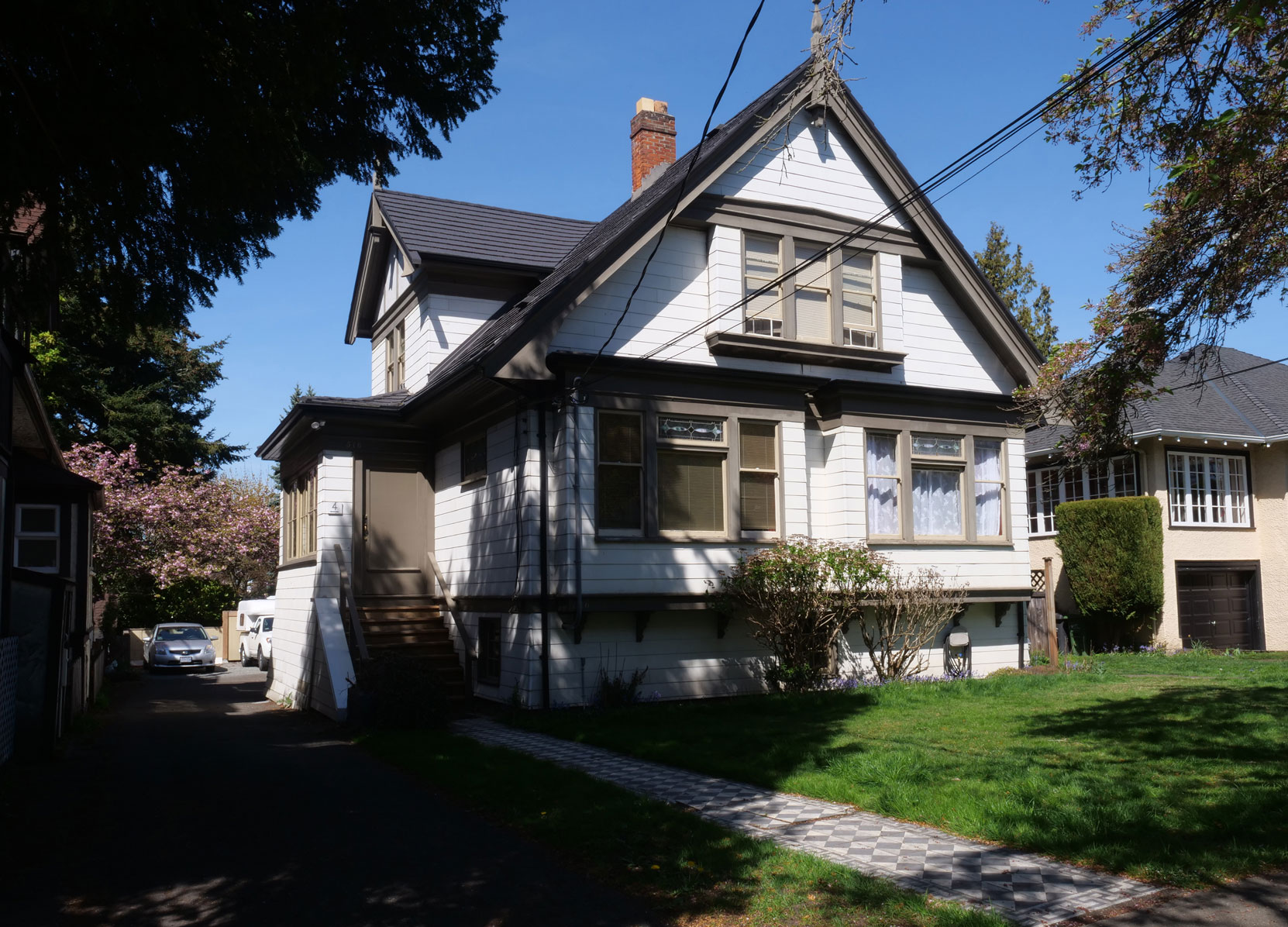 516 Trutch Street (since renamed Su'it Street) was built in 1910 and was the home of George Samuel Ager, who died in the service of Canada near Ypres, Belgium in 1915 [photo: Vancouver & Quadra Lodge No. 2 Historian]