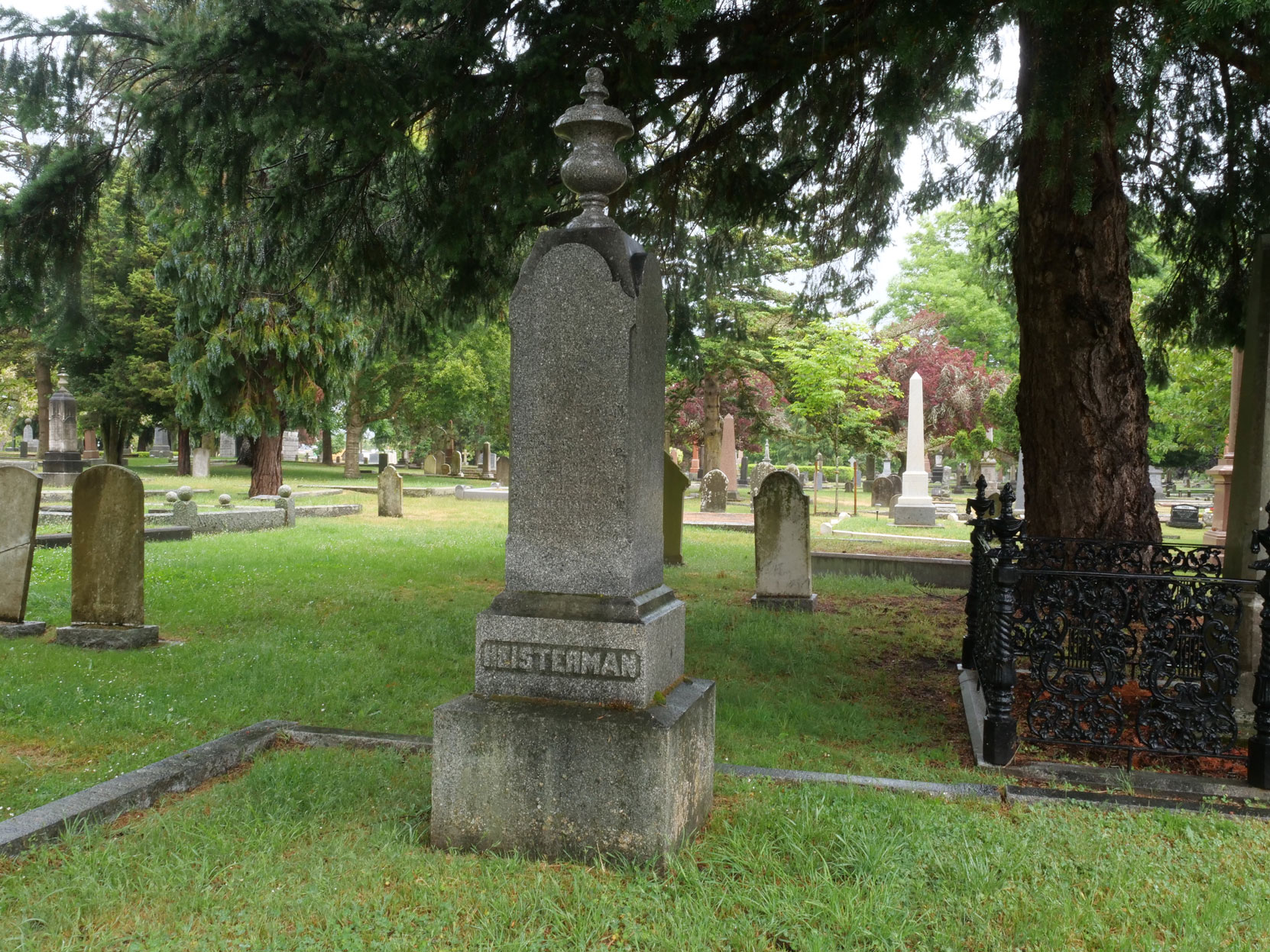 The grave of Henry Frederick Heisterman and his family in Ross Bay Cemetery, Victoria, B.C. [photo: Vancouver & Quadra Lodge No. 2 Historian]