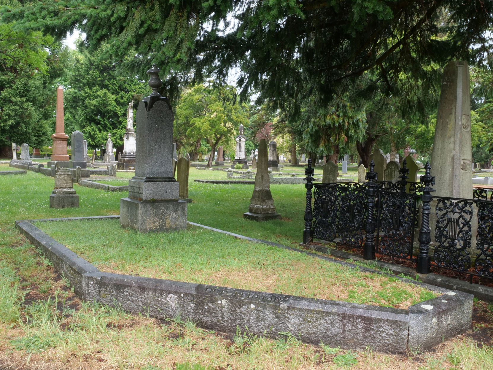 The grave of Henry Frederick Heisterman and his family in Ross Bay Cemetery, Victoria, B.C. [photo: Vancouver & Quadra Lodge No. 2 Historian]