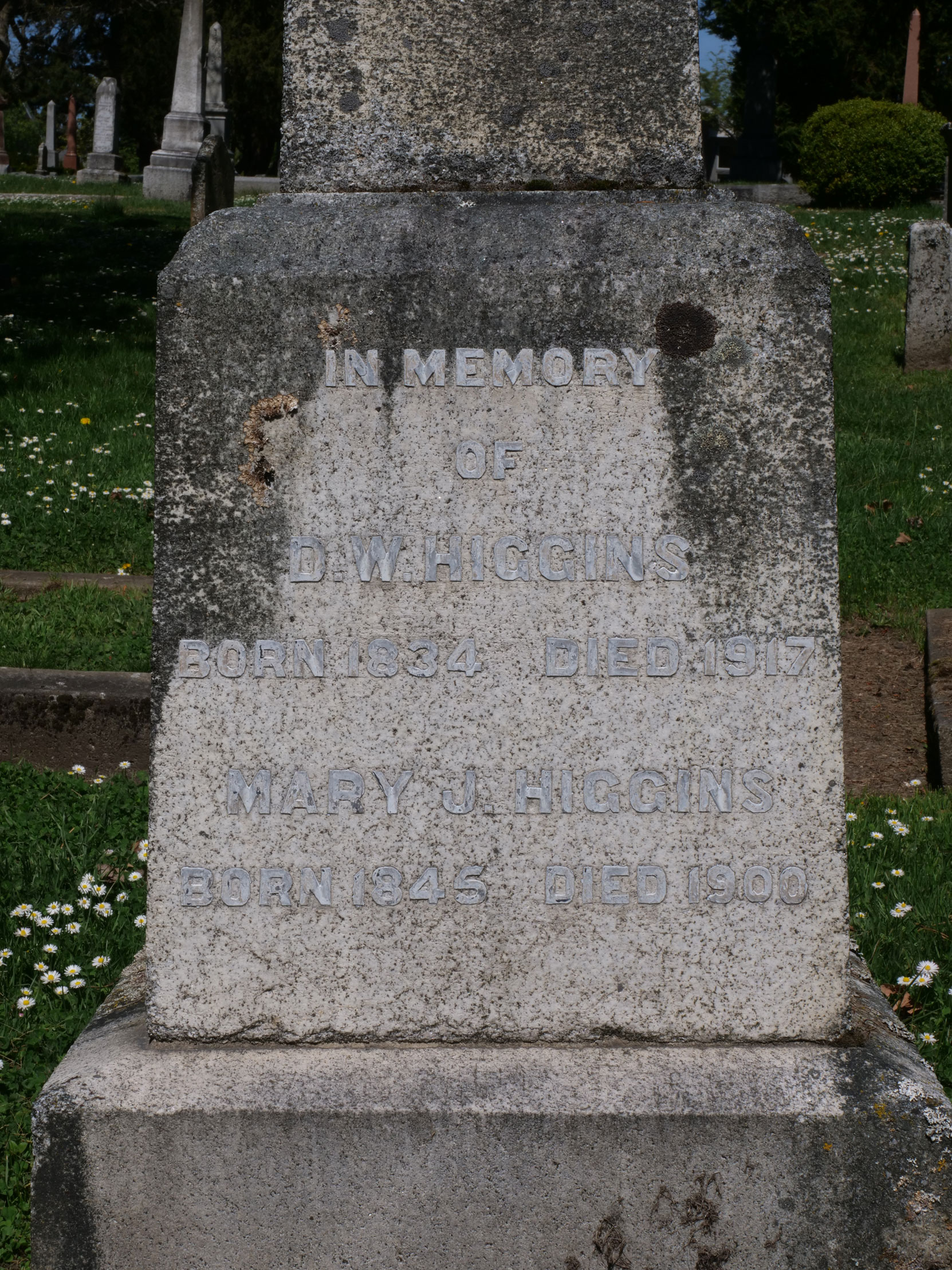 Inscription on the grave of David William Higgins and his family in Ross Bay Cemetery, Victoria, B.C. [photo: Vancouver & Quadra Lodge No. 2 Historian]