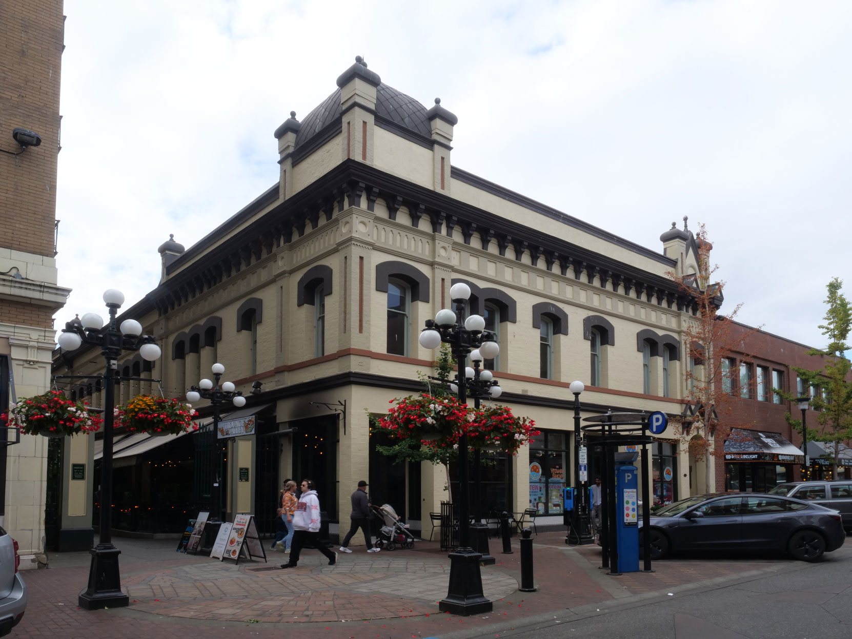 The Green Building at 1210-1216 Broad Street in downtown Victoria, designed and built in 1889 by architect Thomas Trounce for Alexander Alfred Green [photo: Vancouver & Quadra Lodge No. 2 Historian]