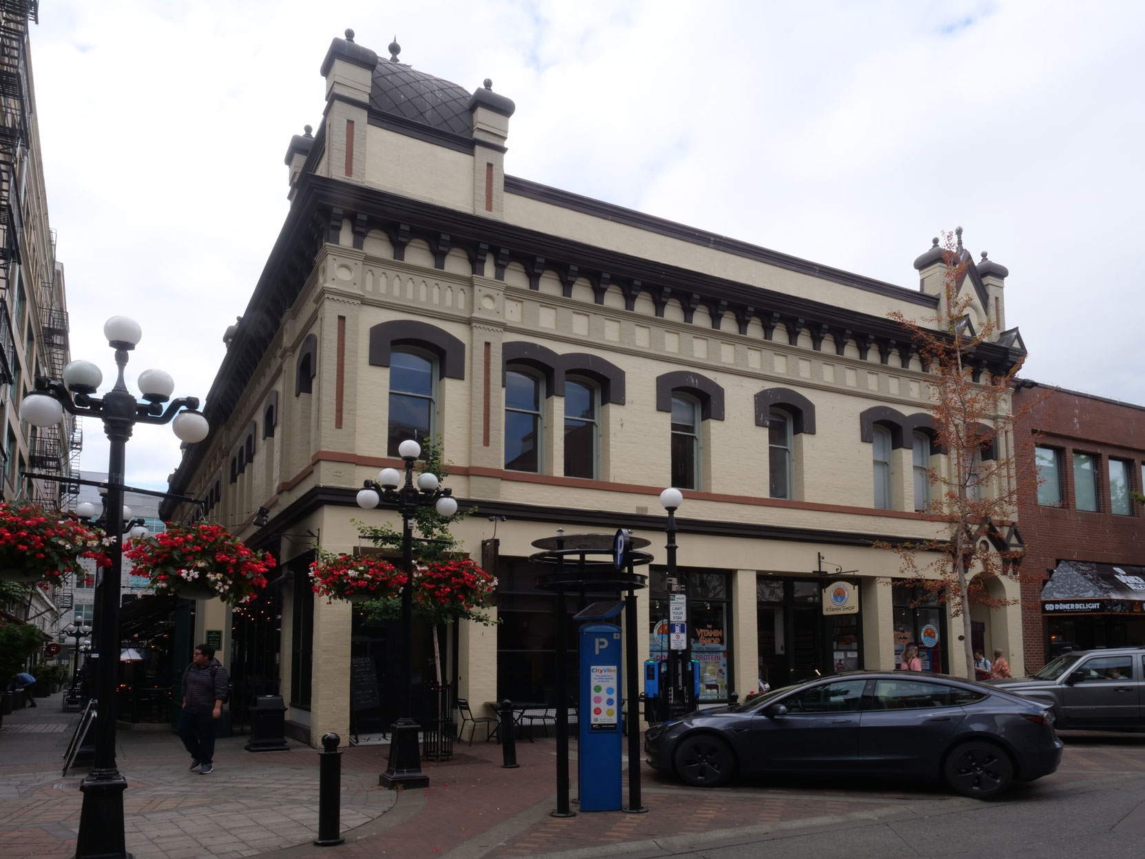 The Green Building at 1210-1216 Broad Street in downtown Victoria, designed and built in 1889 by architect Thomas Trounce for Alexander Alfred Green [photo: Vancouver & Quadra Lodge No. 2 Historian]