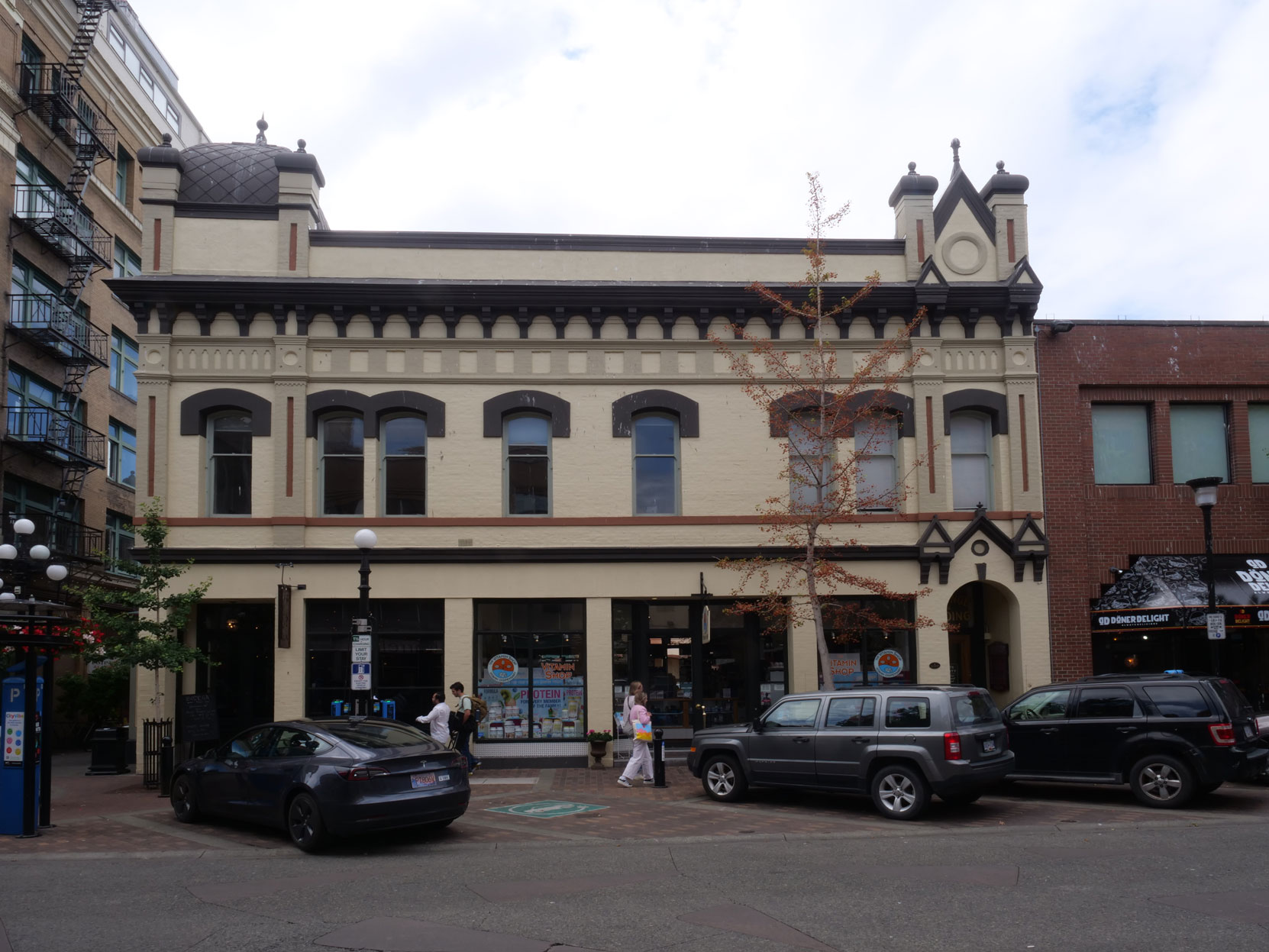 The Green Building at 1210-1216 Broad Street in downtown Victoria, designed and built in 1889 by architect Thomas Trounce for Alexander Alfred Green [photo: Vancouver & Quadra Lodge No. 2 Historian]