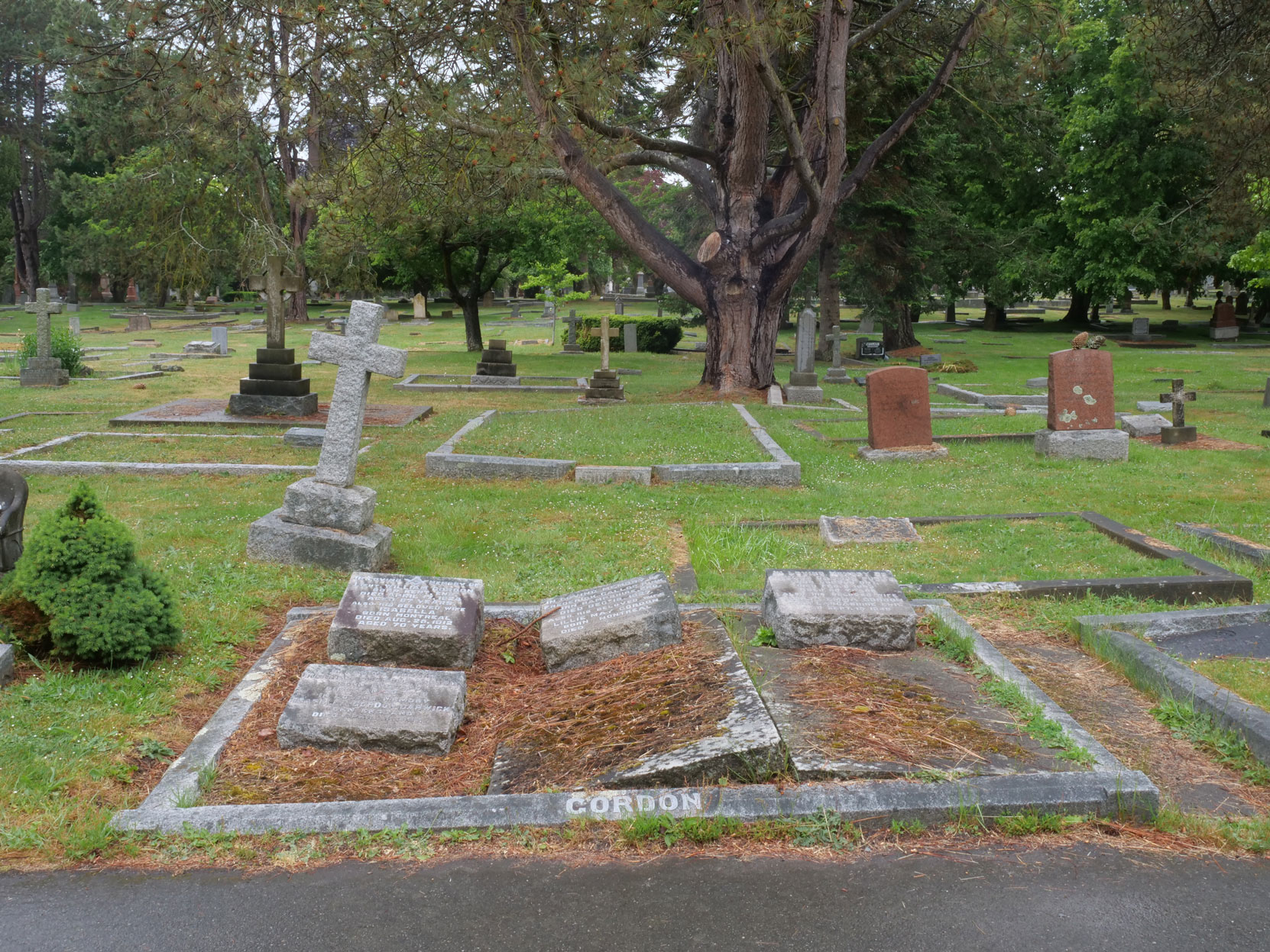 The grave of William Gordon (died 1924, aged 87) in Ross Bay Cemetery, Victoria, B.C. [photo: Vancouver & Quadra Lodge No. 2 Historian]