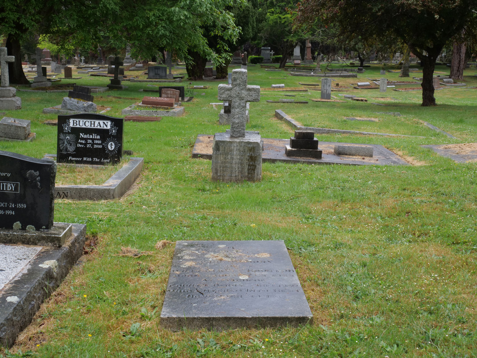 The grave of William Kyle Houston (died 1916), Past Grand Master, in Ross Bay Cemetery, Victoria, B.C. [photo: Vancouver & Quadra Lodge No. 2 Historian]