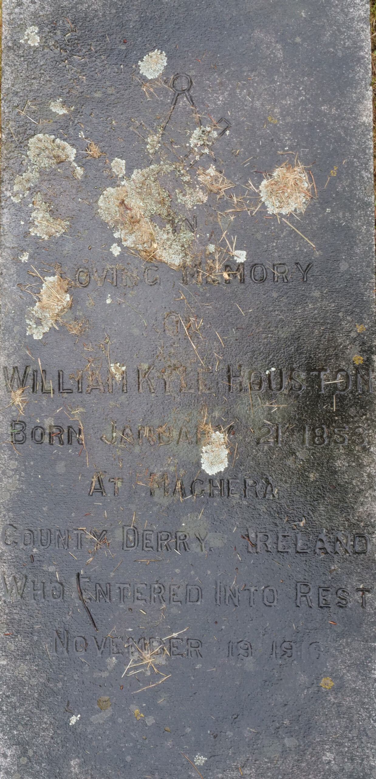 The grave marker of William Kyle Houston (died 1916), Past Grand Master, in Ross Bay Cemetery, Victoria, B.C. [photo: Vancouver & Quadra Lodge No. 2 Historian]