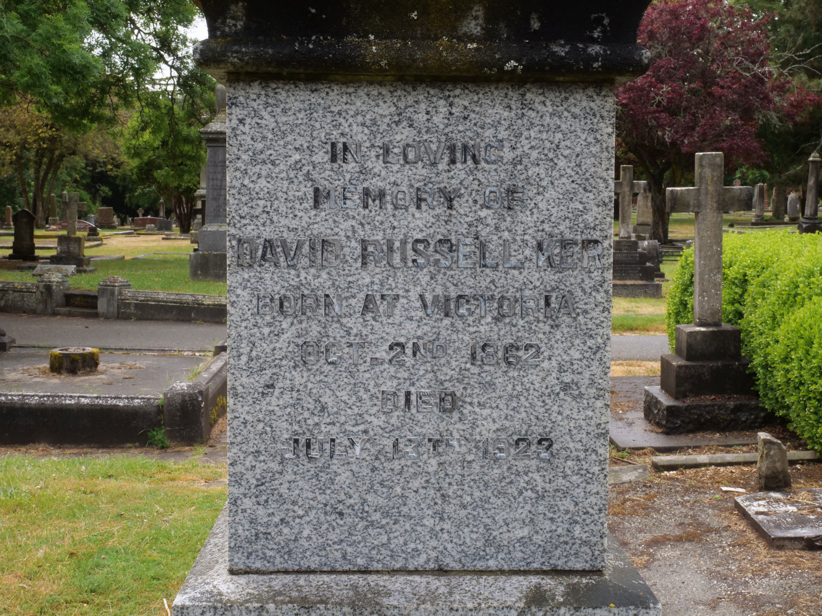 Inscription on the grave of David Russell Ker (1862-1923) in Ross Bay Cemetery, Victoria, B.C. [photo: Vancouver & Quadra Lodge No. 2 Historian]