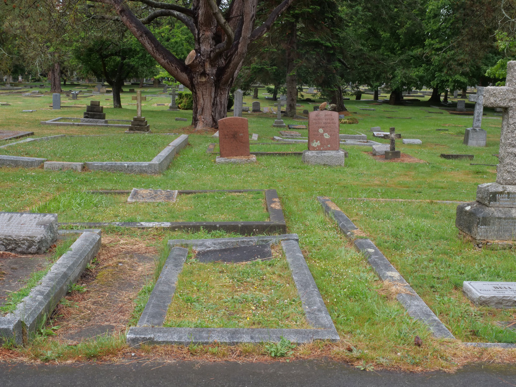 The grave of George Mesher (died 1912, aged 81) in Ross Bay Cemetery, Victoria, B.C. [photo: Vancouver & Quadra Lodge No. 2 Historian]