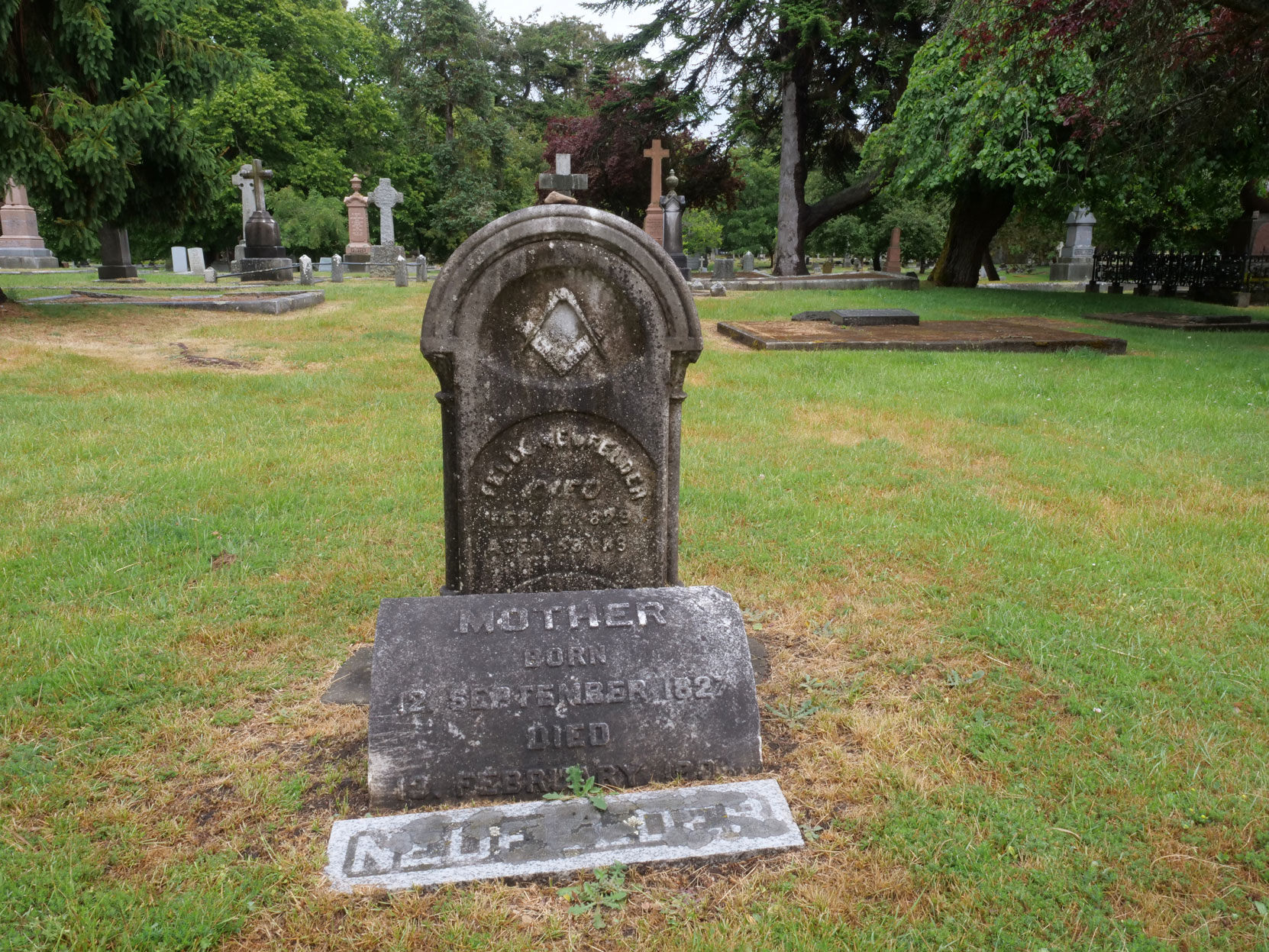 The grave of Felix Neufelder (died 1879, aged 59) in Ross Bay Cemetery, Victoria, B.C. [photo: Vancouver & Quadra Lodge No. 2 Historian]