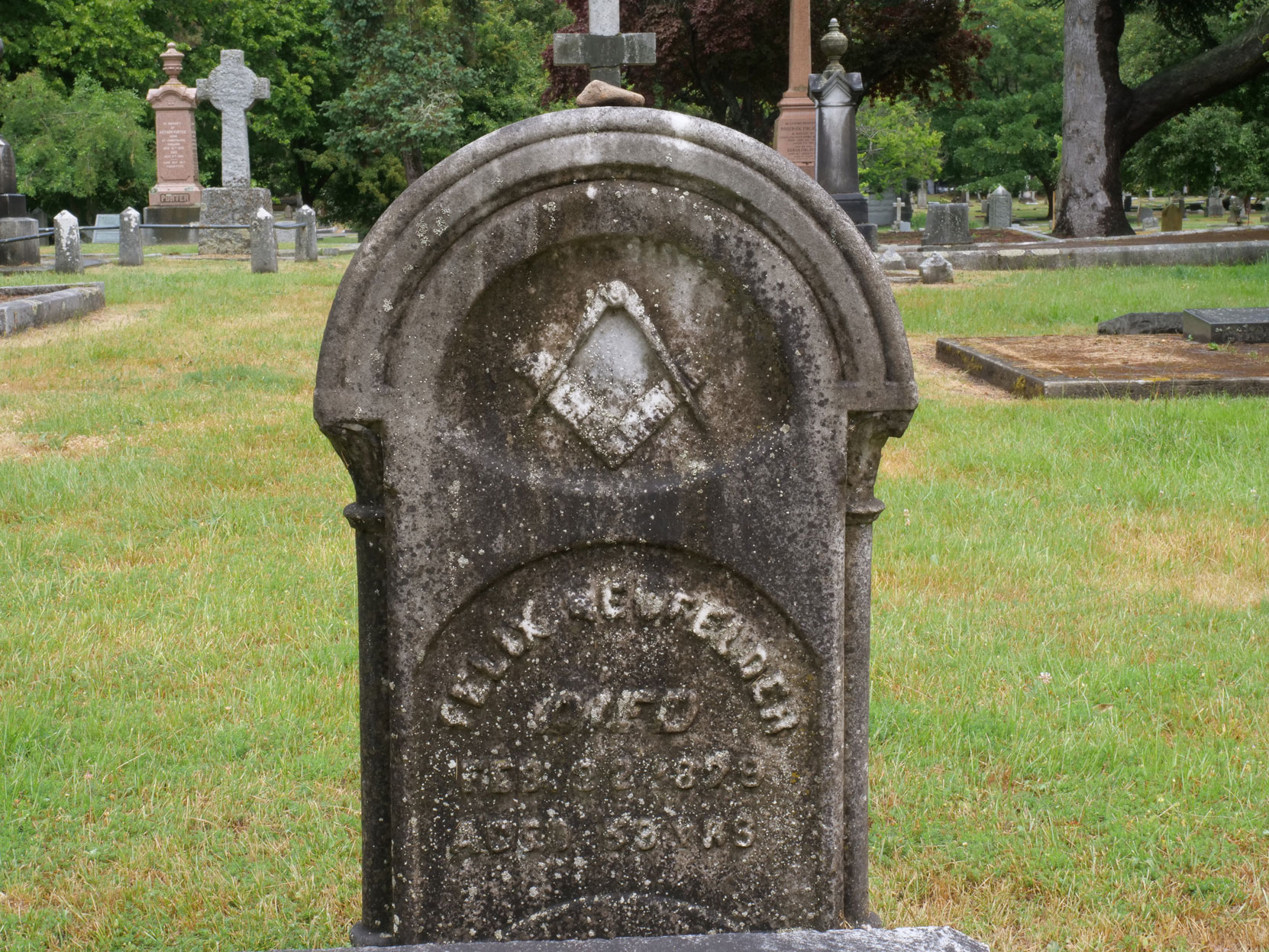 The grave of Felix Neufelder (died 1879, aged 59) in Ross Bay Cemetery, Victoria, B.C. [photo: Vancouver & Quadra Lodge No. 2 Historian]