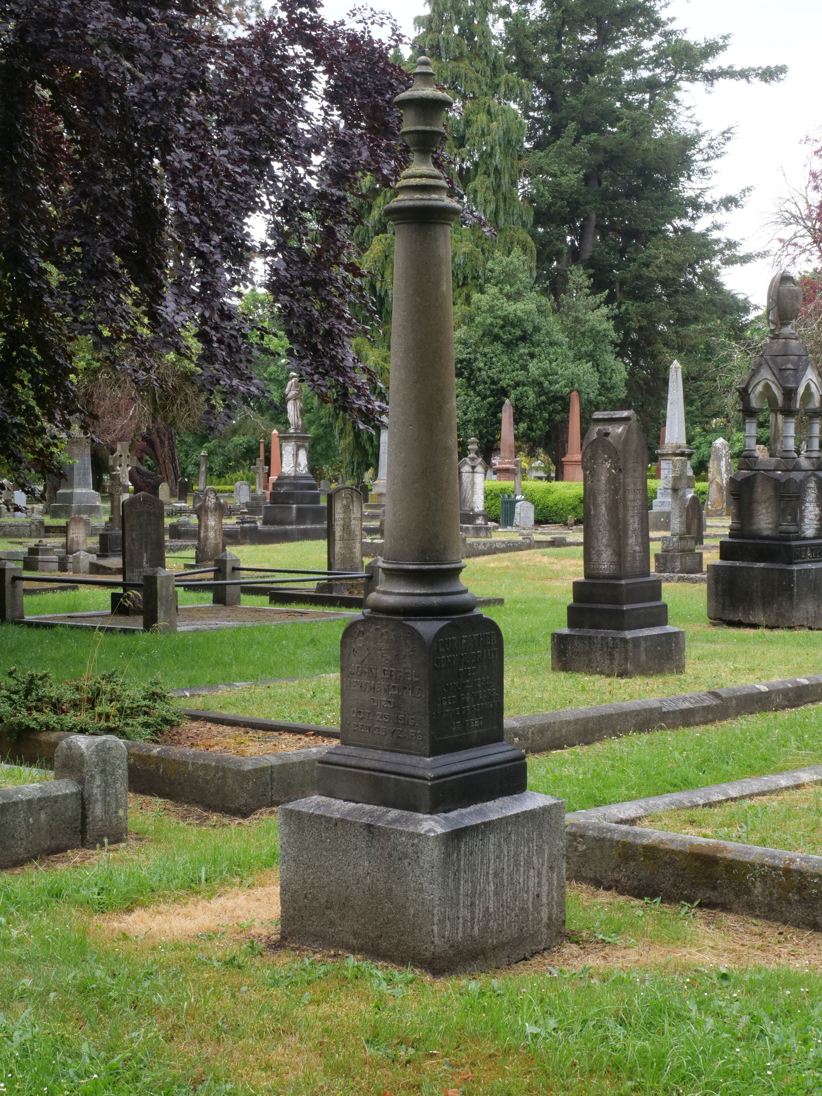 The grave of John Errol Newman (died 1916, aged 25) in Ross Bay Cemetery, Victoria, B.C. [photo: Vancouver & Quadra Lodge No. 2 Historian]