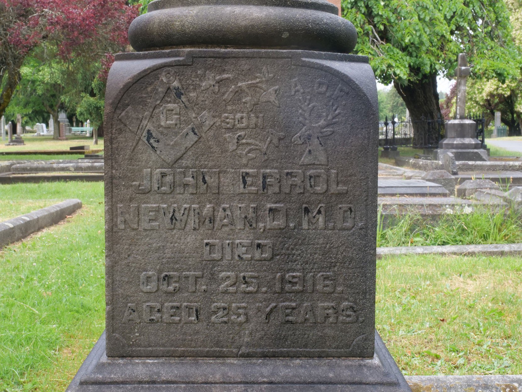 Inscription on the grave of John Errol Newman (died 1916, aged 25) in Ross Bay Cemetery, Victoria, B.C. [photo: Vancouver & Quadra Lodge No. 2 Historian]