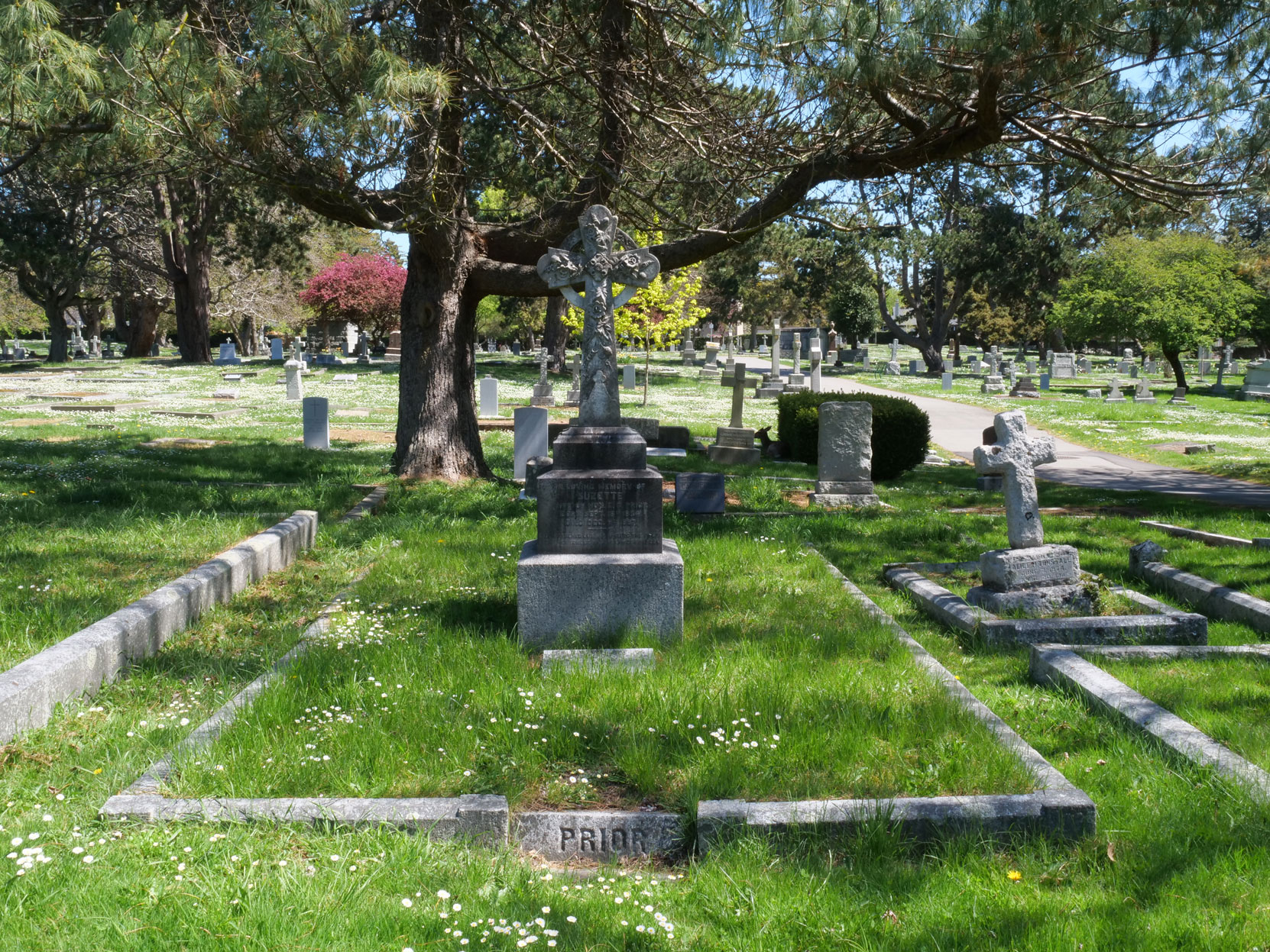 The grave of Edward Gawlor Prior (1853-1920) in Ross Bay Cemetery, Victoria, B.C. [photo: Vancouver & Quadra Lodge No. 2 Historian]