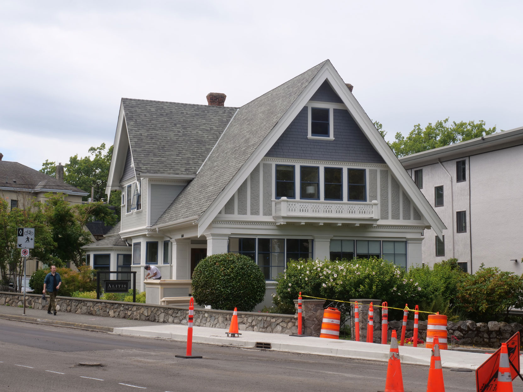 1402 Stadacona Avenue/1480 Fort Street, designed built in 1907 by David Herbert Bale as his residence and office. [photo: Vancouver & Quadra Lodge No. 2 Historian]