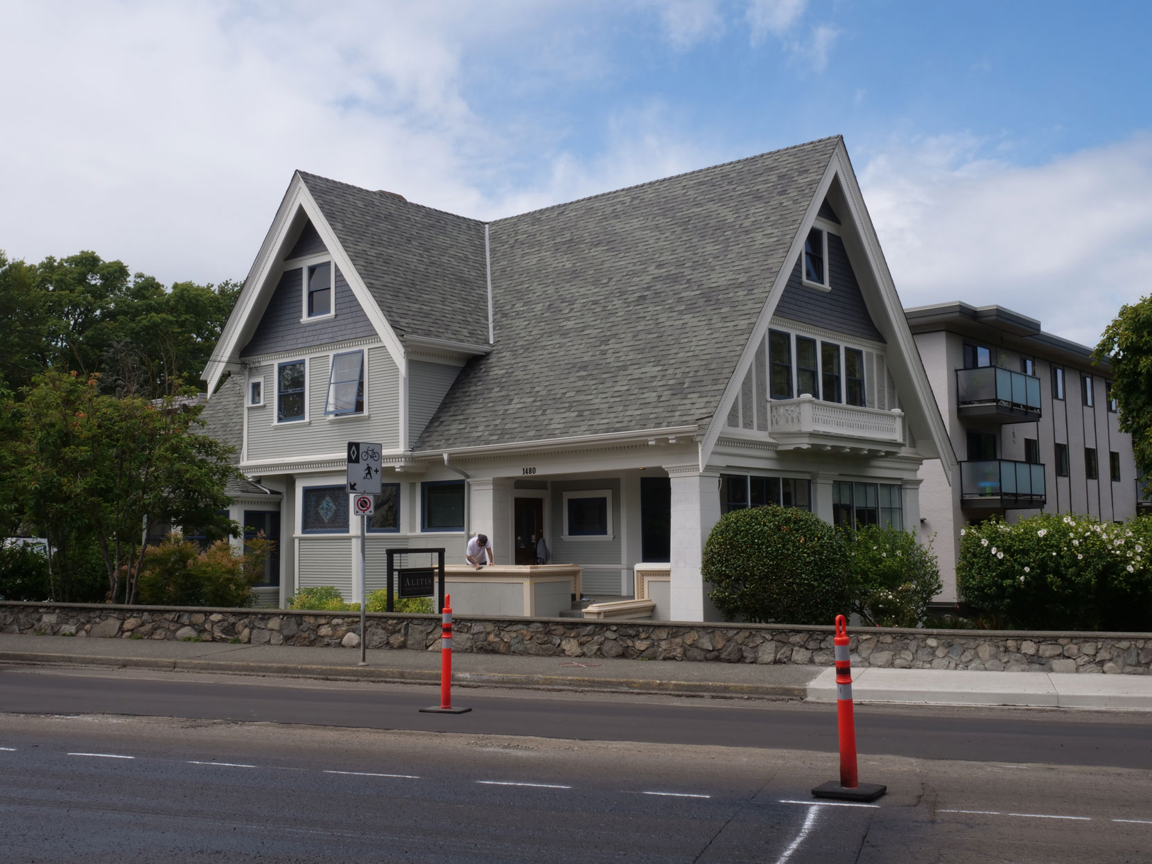 1402 Stadacona Avenue/1480 Fort Street, designed built in 1907 by David Herbert Bale as his residence and office. [photo: Vancouver & Quadra Lodge No. 2 Historian]