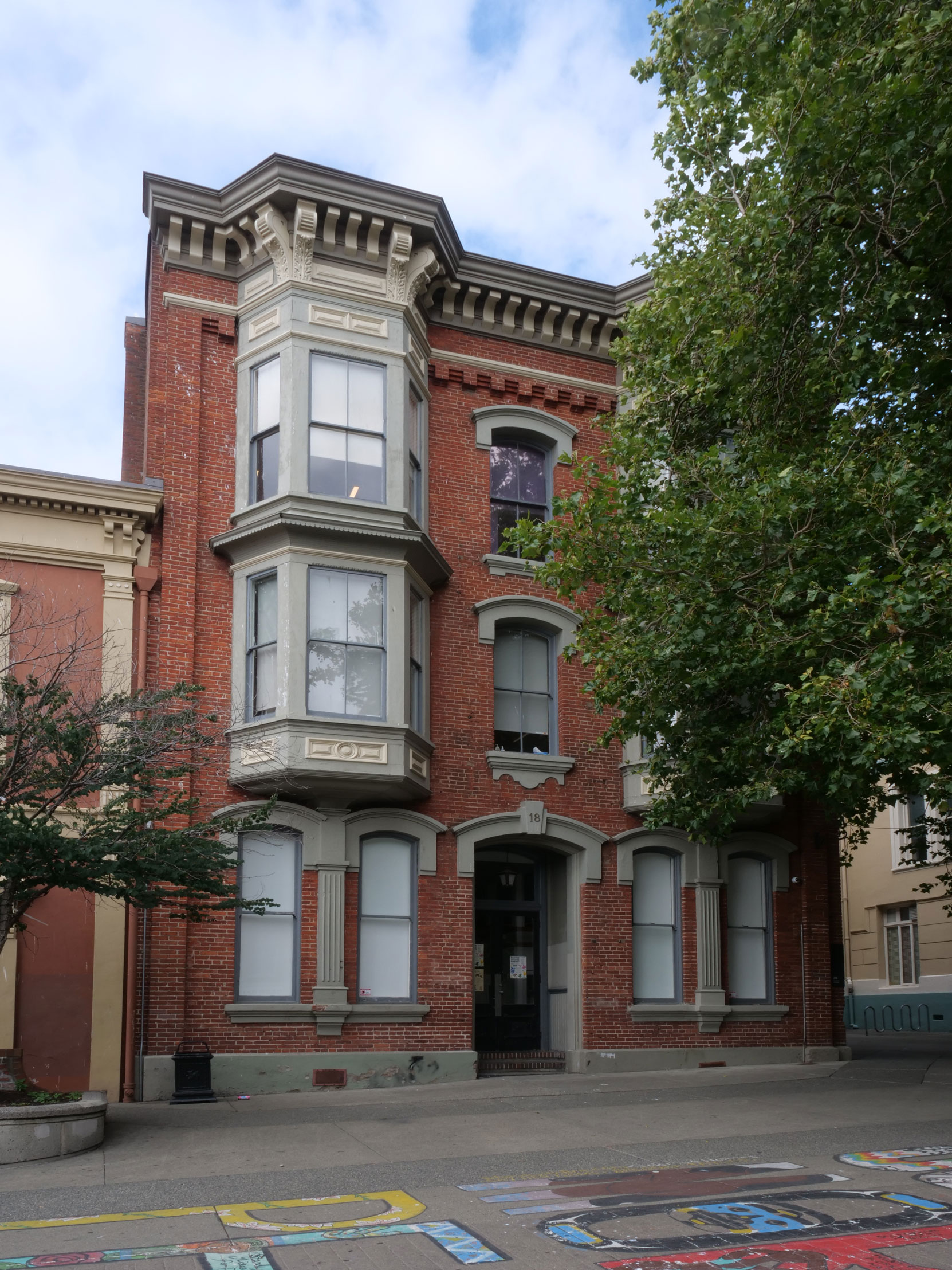 Burnes House at 18-26 Bastion Square in downtown Victoria was built in 1888 by architect John Teague for Thomas Burnes, who used it as a hotel. [photo: Vancouver & Quadra Lodge No. 2 Historian]