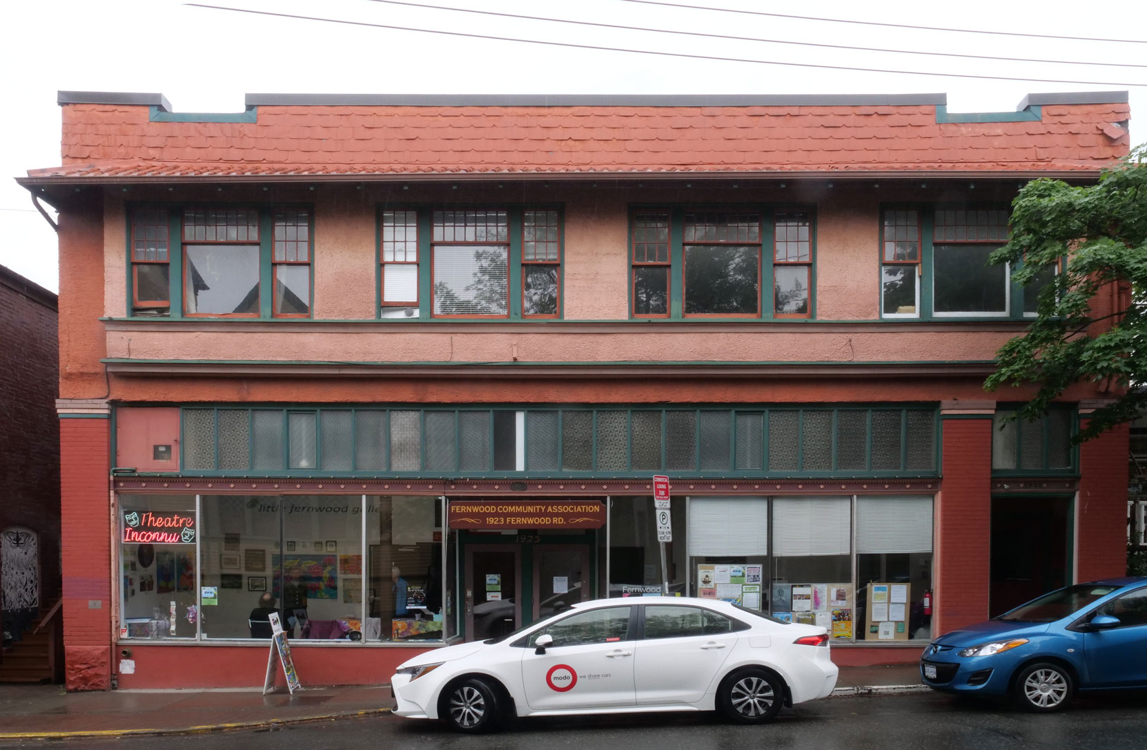 1923 Fernwood Road, built in in 1909 with major renovations in 1913, by the Parfitt Brothers, who were members of Victoria Masonic Lodges [photo: Vancouver & Quadra Lodge No. 2 Historian]