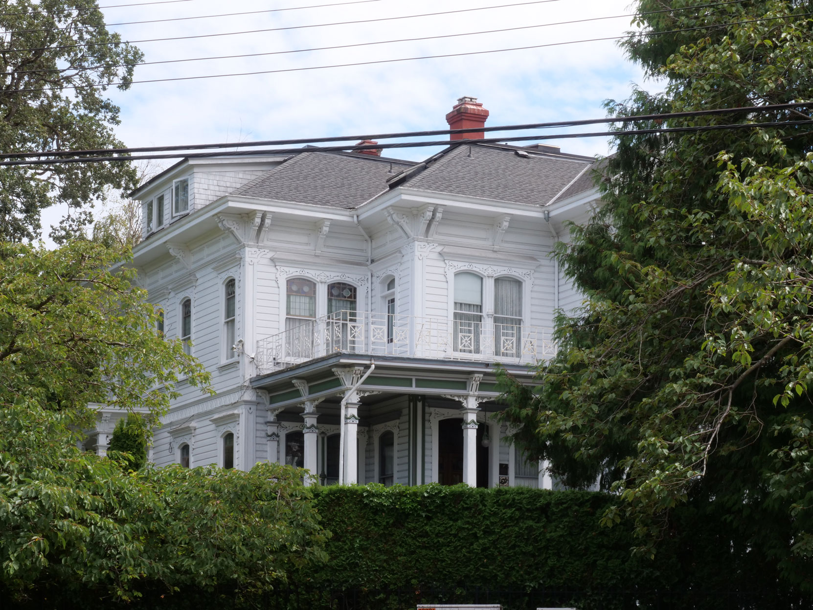 Fort Street view of 1501 Fort Street, built in 1885 for David William Higgins, a member of Victoria-Columbia Lodge No. 1 [photo: Vancouver & Quadra Lodge No.2 Historian]