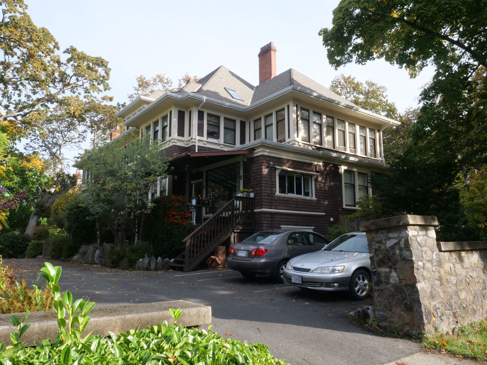 1005 St. Charles Street, built in 1910-1911 by architect Samuel Maclure for Simon Leiser, a member of Vancouver & Quadra Lodge No. 2. [photo: Mark Anderson]