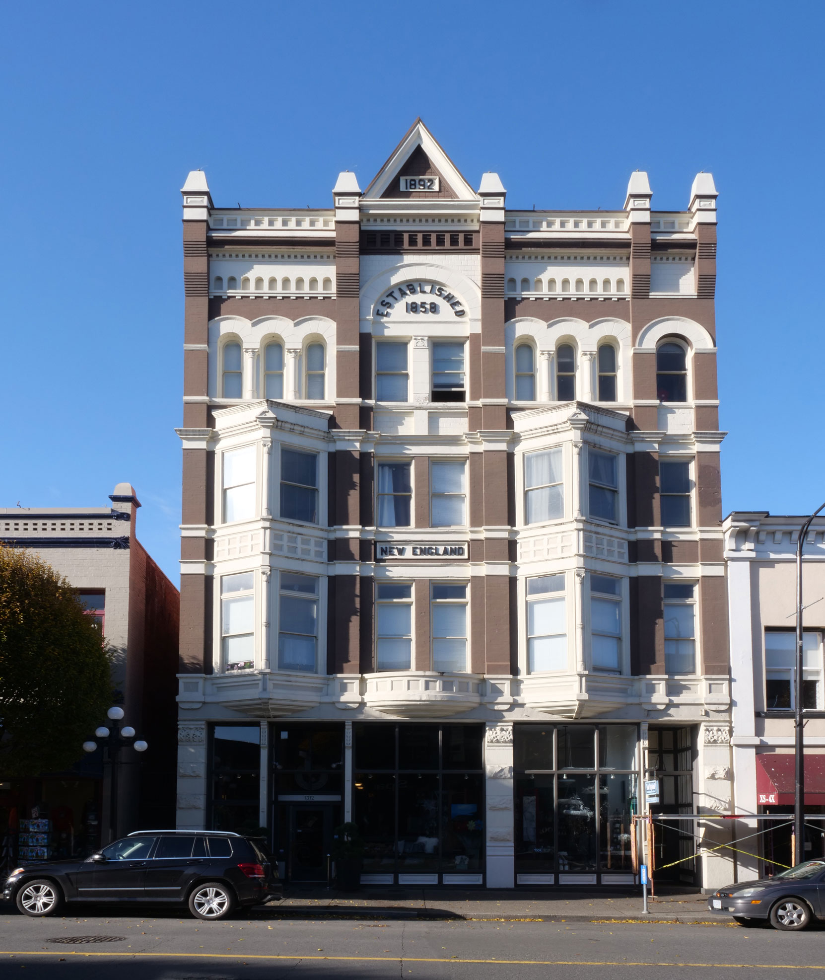 1312-1314 Government Street, built in 1892 by architect John Teague, a member of Victoria-Columbia Lodge No. 1 [photo: Mark Anderson]