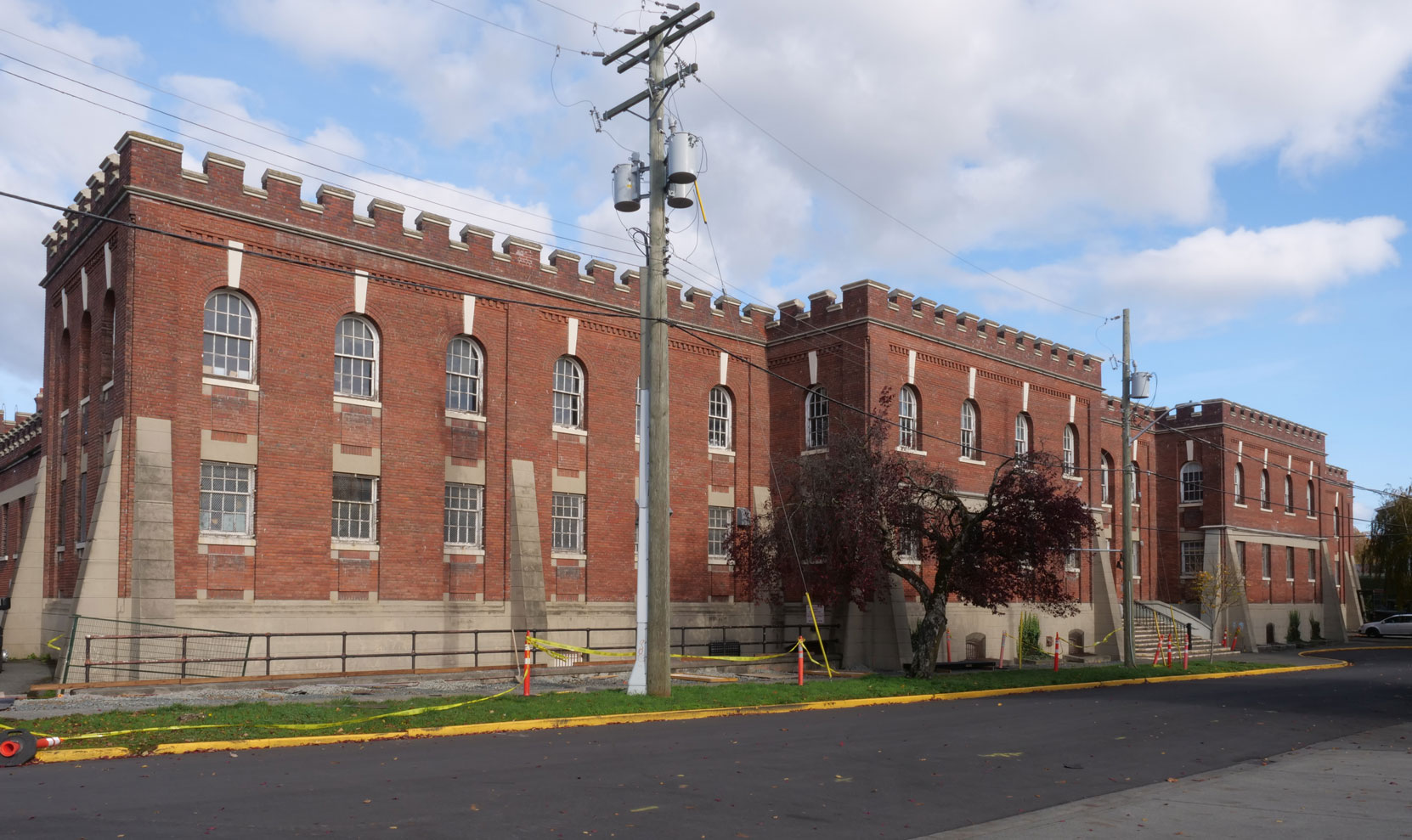 Bay Street Armoury, built in 1915. The architect was William Ridgway Wilson and the building contractors were the Parfitt Brothers. This is south side of the building facing Field Street [photo: Mark Anderson]