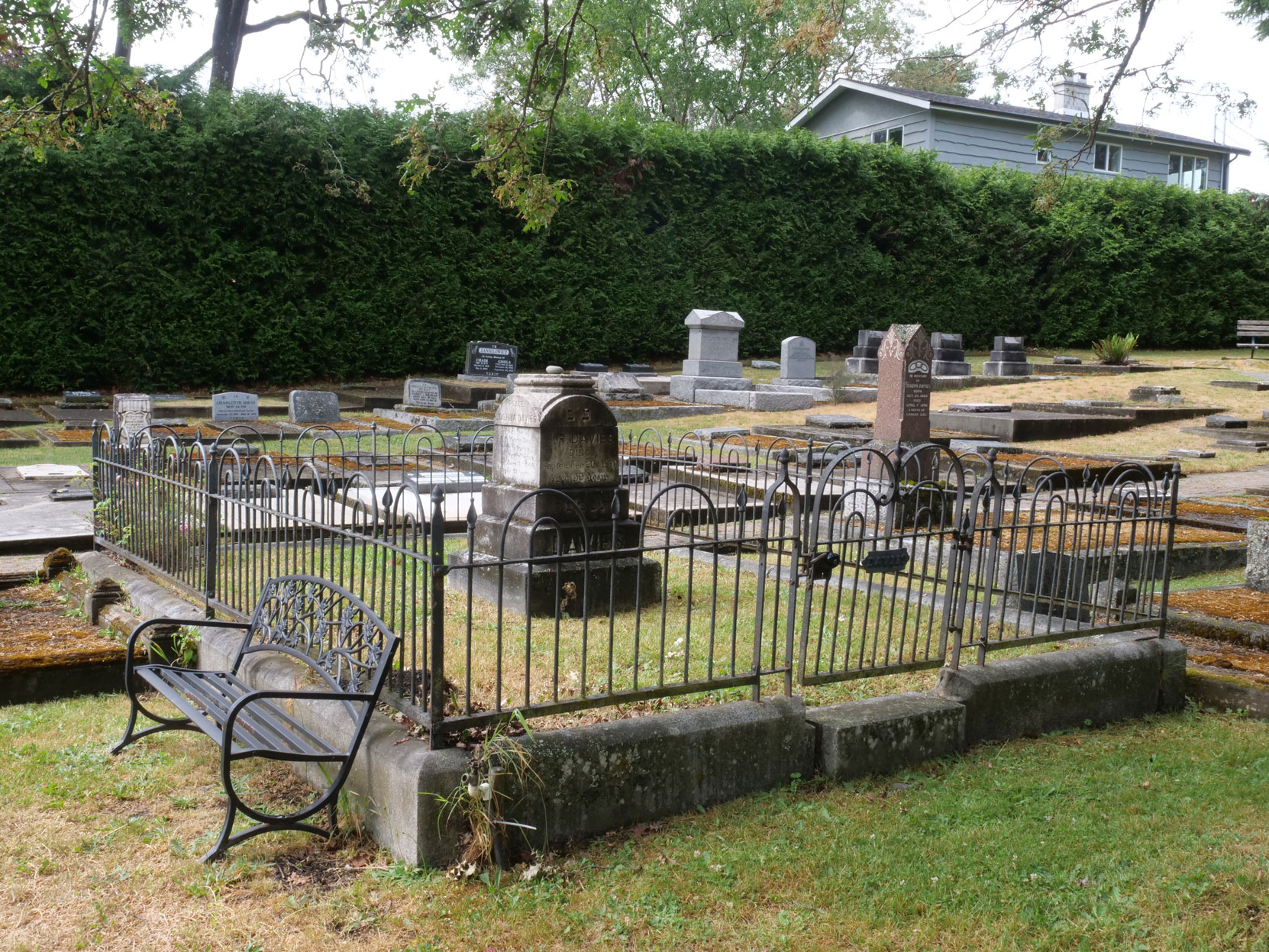 The grave of Joshua Philip Davies and Judah Philip Davies in the Victoria Jewish Cemetery [photo: Mark Anderson]